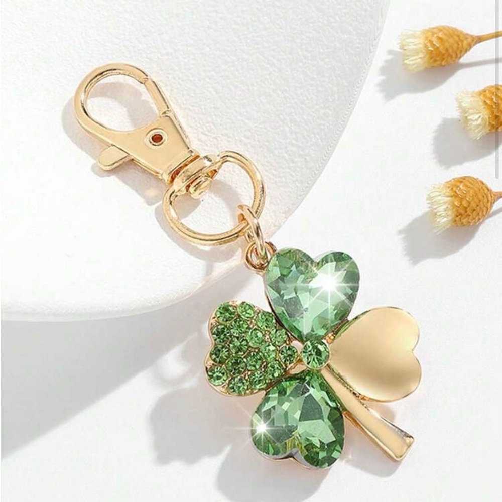 Clover Keychain
(157)